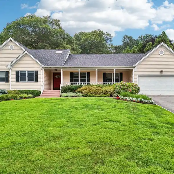 MODERN RANCH RETREAT WITH VAULTED ELEGANCE