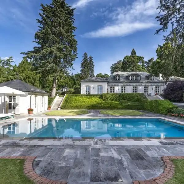 EXCEPTIONAL MANSION IN VANDOEUVRES