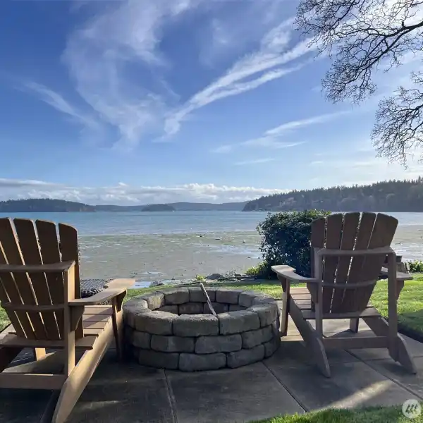 ARCHITECT DESIGNED DREAM HOUSE ON THE WATER