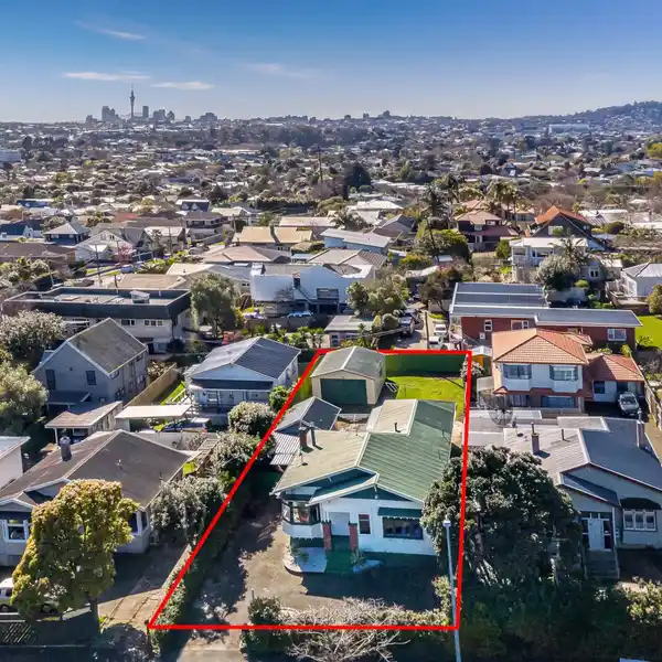 RARE TIMELESS 1920'S CHARACTER BUNGALOW