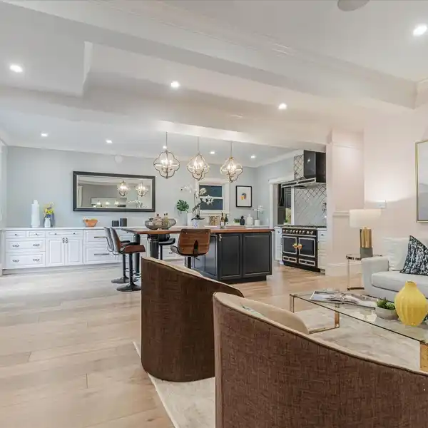 SPECTACULAR NOB HILL FLAT