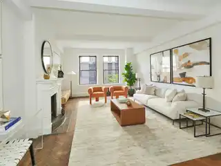 Grand-scale Classic Seven-room Home