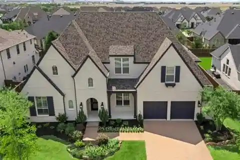 North-Facing Estate Is a Showcase of Refined Elegance