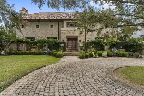Doliver Drive Estate with Timeless Tuscan Elegance and Modern Luxury