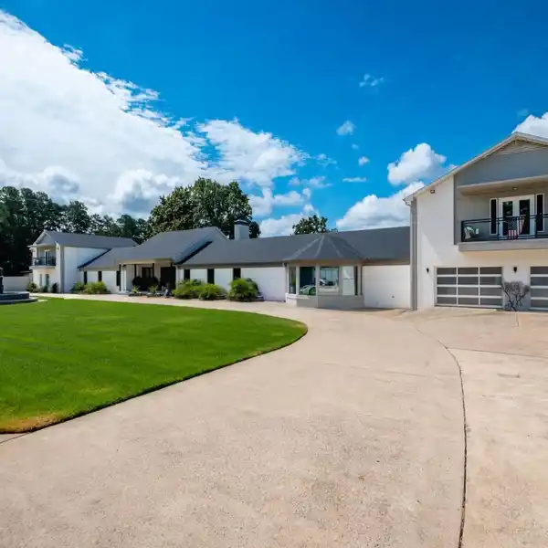 LUXURY PRIVATE ESTATE ON NEARLY TWO ACRES