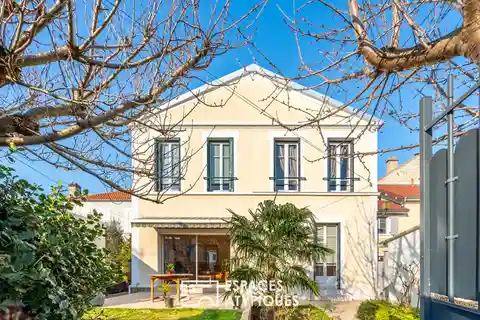 Privileged Living Environment on a Quiet Street