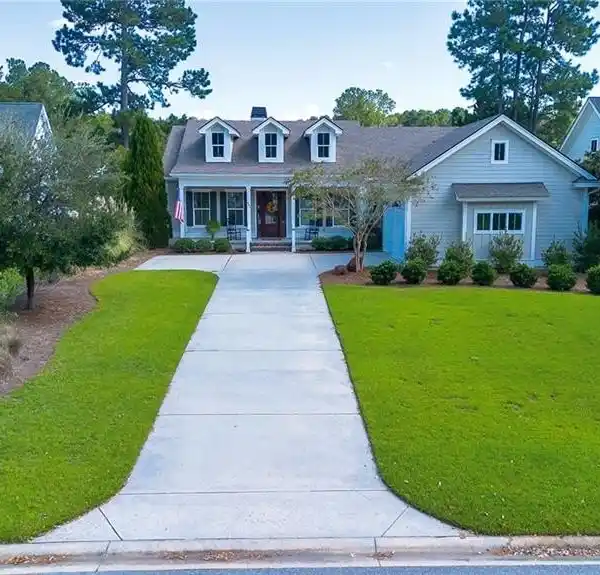 INCREDIBLE LAKEFRONT HOME IN THE AWARD-WINNING HAMPTON LAKE COMMUNITY