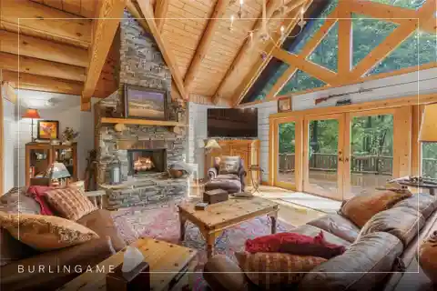 Classic Log Cabin on 2.28 Private Acres