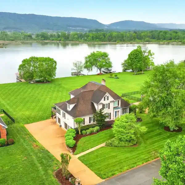 LUXURY LAKEFRONT LIVING IN HERON BAY