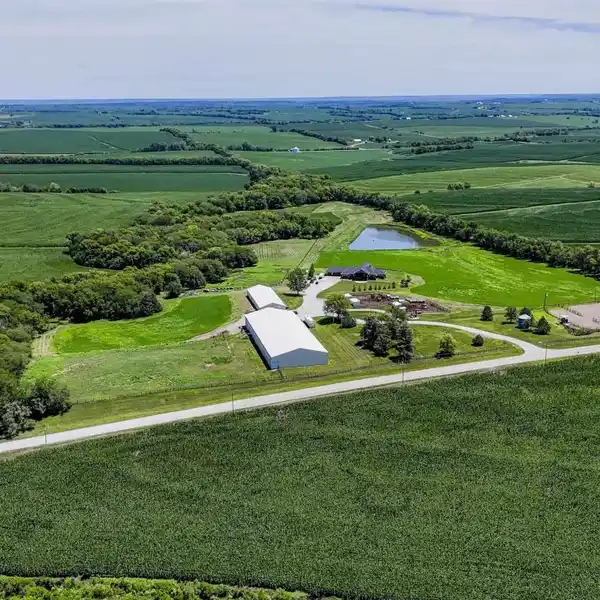 ELEGANT ESTATE LIVING WITH A WESTERN TWIST
