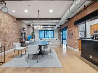 Oversized Industrial-chic 1-bedroom Loft