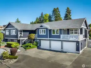 Beautiful Blend of Space and Light in a Great Location