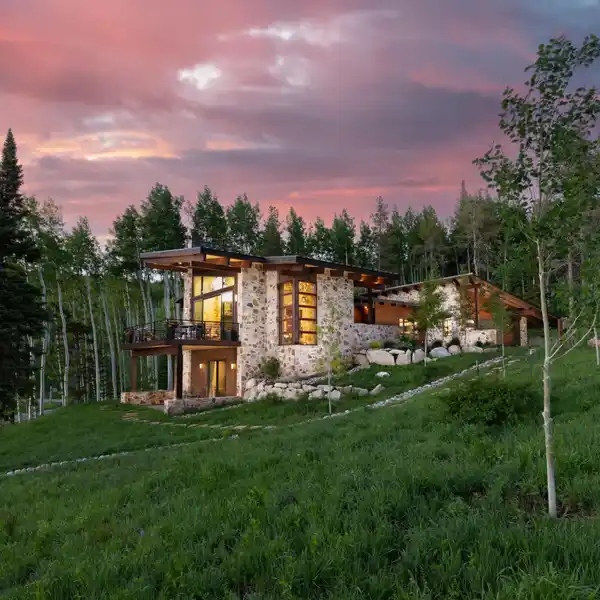 CAPTIVATING HOME IN PRESTIGIOUS MOUNTAIN STAR