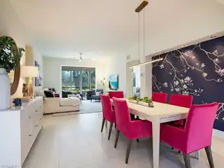 Completely Renovated Chic Coach Home