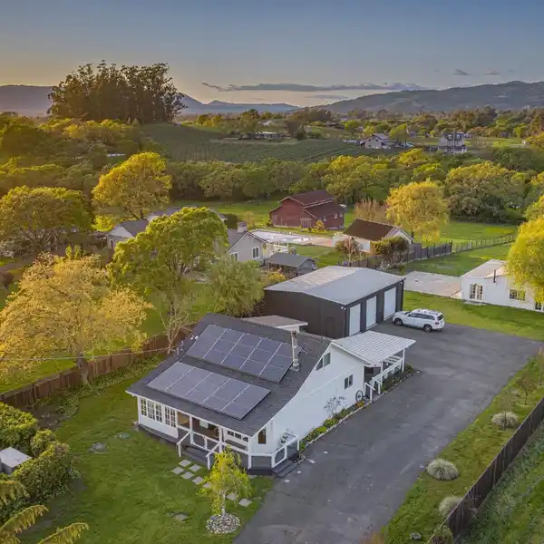CHARMING YET MODERNIZED FARMHOUSE