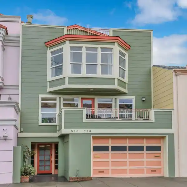 LARGE TWO-LEVEL MID-RICHMOND CONDOMINIUM