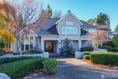 Elegant Cul-De-Sac Home Backing Scenic Green Belt
