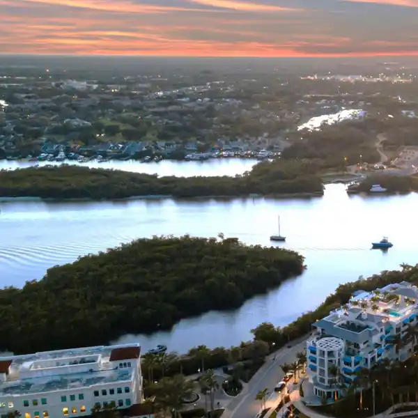 ELEVATED COASTAL LIFESTYLE IN DESIGNER CONDO