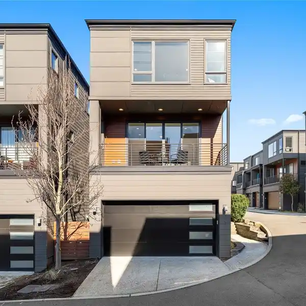 GORGEOUS HOME IN AN IDEAL LOCATION