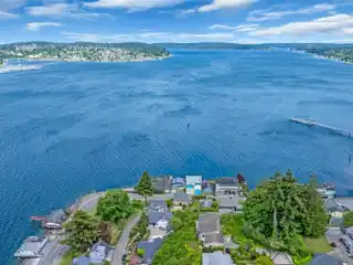 Fully-remodeled Low-bank Waterfront Home