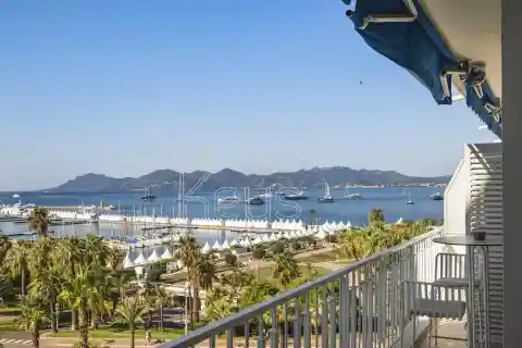 Stunningly Renovated Apartment with a Breathtaking View of the Sea
