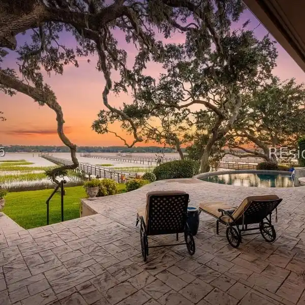 LUXURIOUS HOME WITH DEEP WATER PRIVATE DOCK