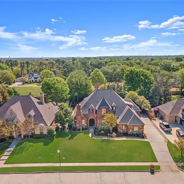 TIMELESS LUXURY IN COVETED WILLIAMSBURG ESTATES