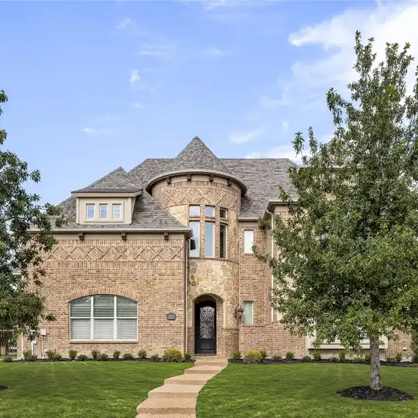 CUSTOM STUNNER IN HILLS OF KINGWOOD