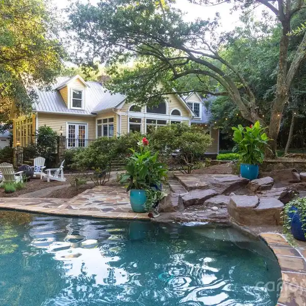 3.3-ACRE LOW COUNTRY ESTATE