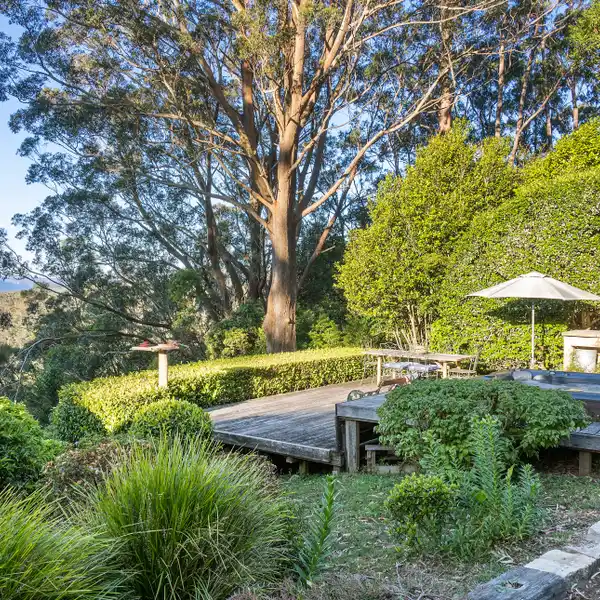 MODERN HOME WITH AMAZING VIEWS