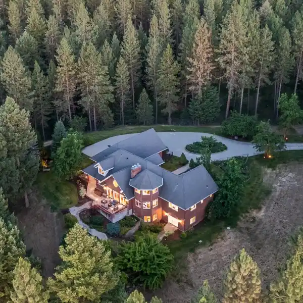SPECTACULAR CUSTOM VIEW ESTATE ON TEN ACRES