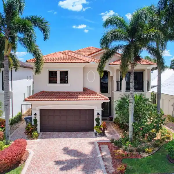 EXCEPTIONAL RESIDENCE WITH MEMBERSHIP AT THE PRESTIGIOUS MIZNER COUNTRY CLUB