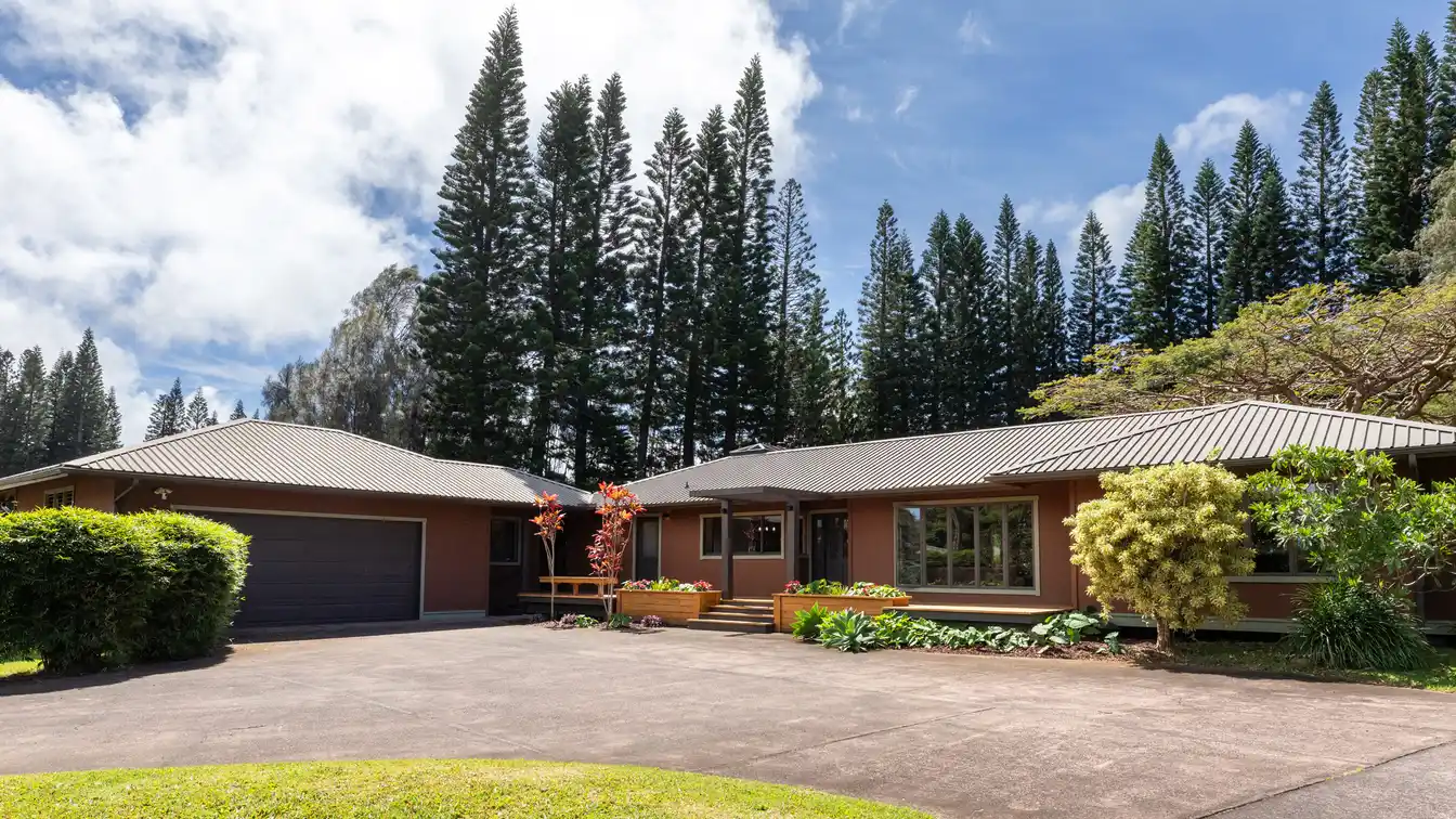 Contractor's Own Home in Upscale Maliu Ridge