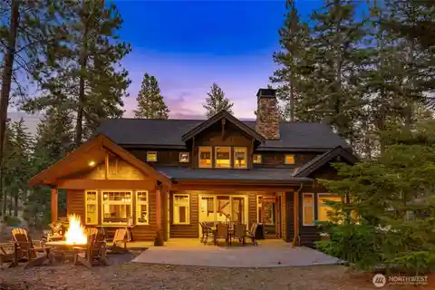 Meticulously Maintained Woodridge Home