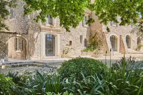 Authentic Mid-17th Century Property
