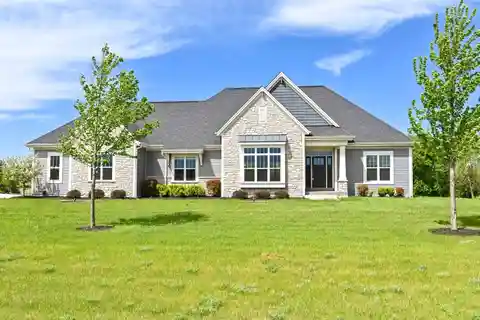 Sprawling Luxury Ranch on Three Scenic Acres