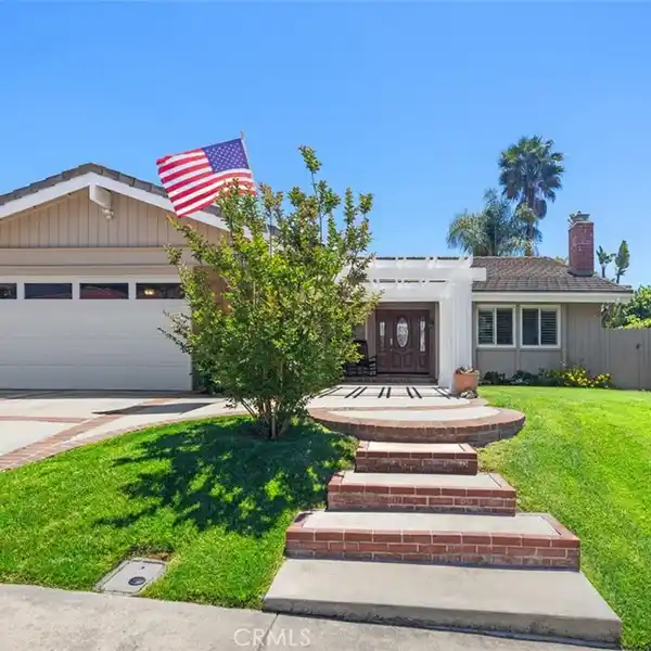 BEAUTIFULLY UPDATED SINGLE-LEVEL HOME
