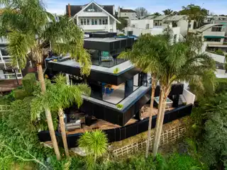 Panoramic Harbour Retreat with Lift and Wine Cellar