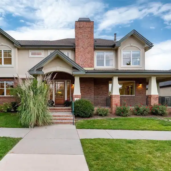 CRAFTSMAN-INSPIRED HOME IN THE HEART OF LOWRY