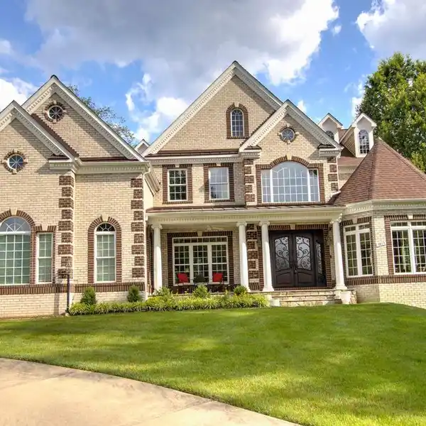 SPACIOUS VIENNA RESIDENCE NEAR TOP SCHOOLS & METRO ACCESS