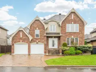 Executive Cottage in Prime Location