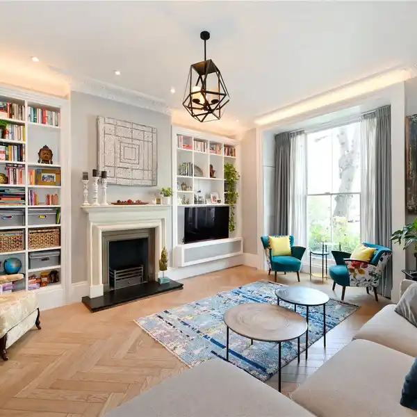 IMPRESSIVE DUPLEX APARTMENT IN A PERIOD BUILDING