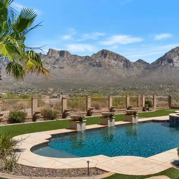 LUXURY AND COMFORT SURROUNDED BY NATURAL BEAUTY