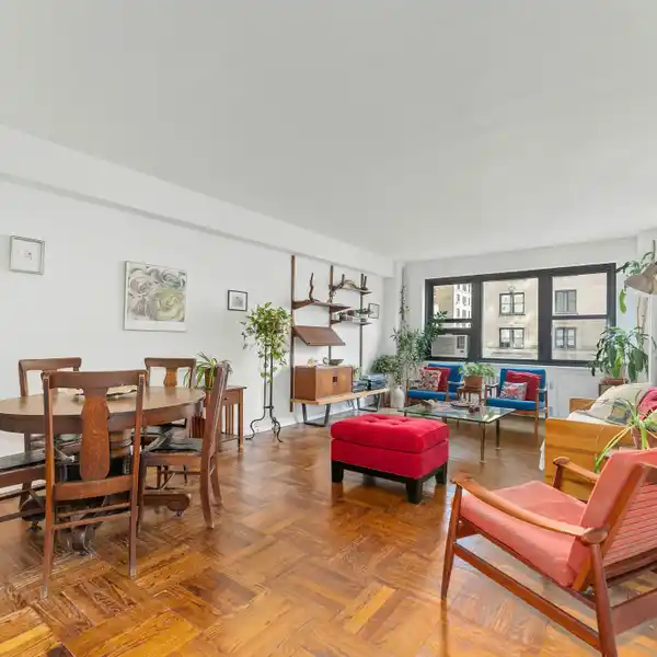 BRIGHT CORNER HOME WITH ATTRACTIVE CITY VIEWS