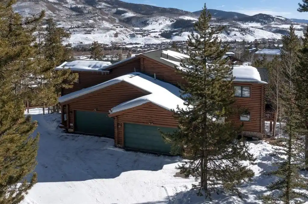 Wonderful Home Nestled in the Pines