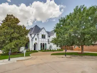Exquisite Updates in Prime Dallas Location