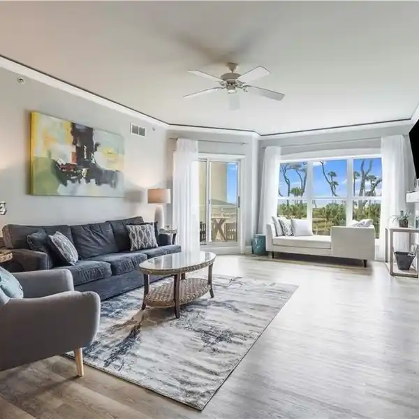 RENOVATED CONDO AT HAMPTON PLACE