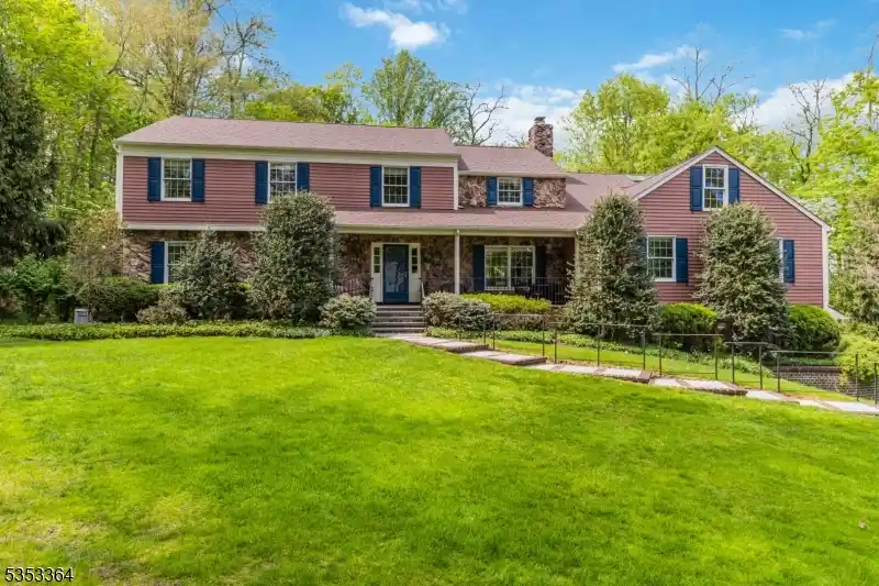 Stately Colonial in Prestigious Rolling Hills