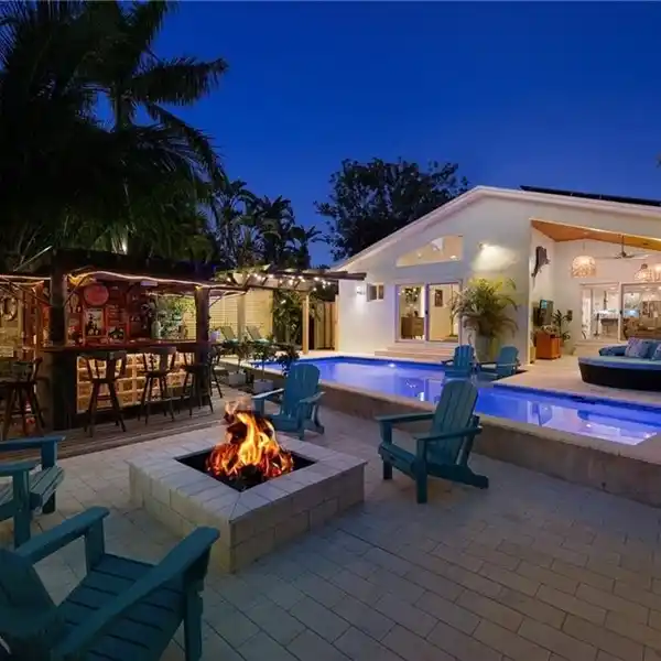 OLD FLORIDA IN THE HEART OF NAPLES