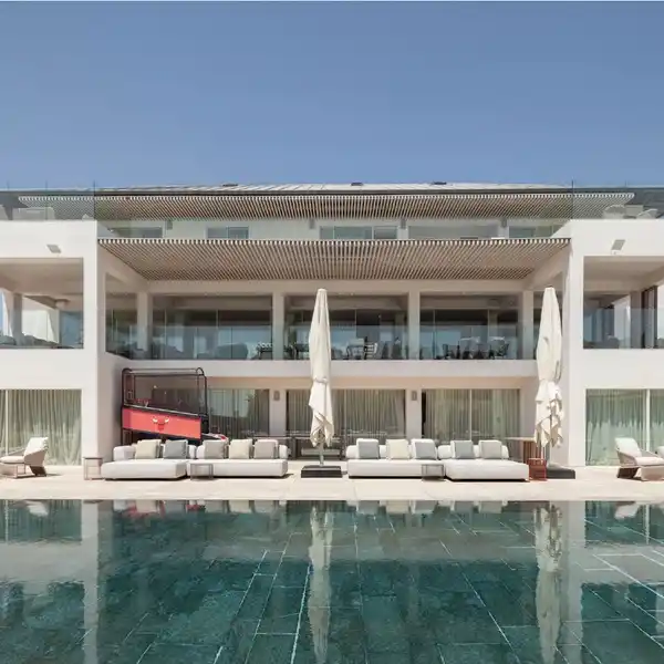 EXTRAORDINARY METICULOUSLY DESIGNED MANSION